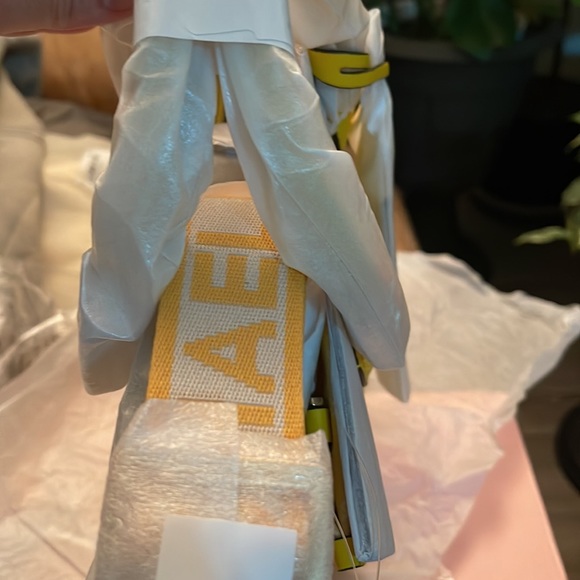 Brandnew MK Mirella Small Tote - Picture 3 of 7